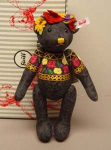 EAN 006555: Steiff jacquard Frida designer's choice Teddy bear, black